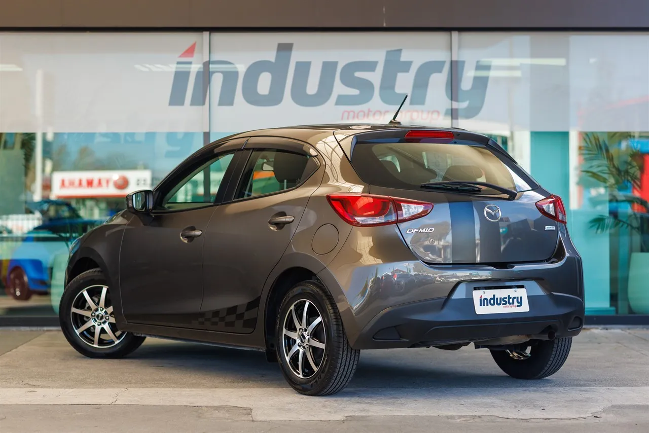 2015 Mazda 2 Demio 13C - 43,000km