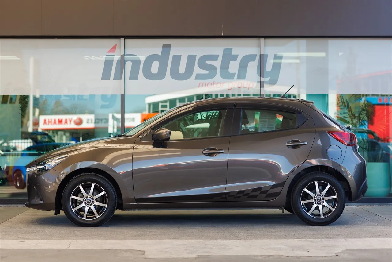 2015 Mazda 2 Demio 13C - 43,000km