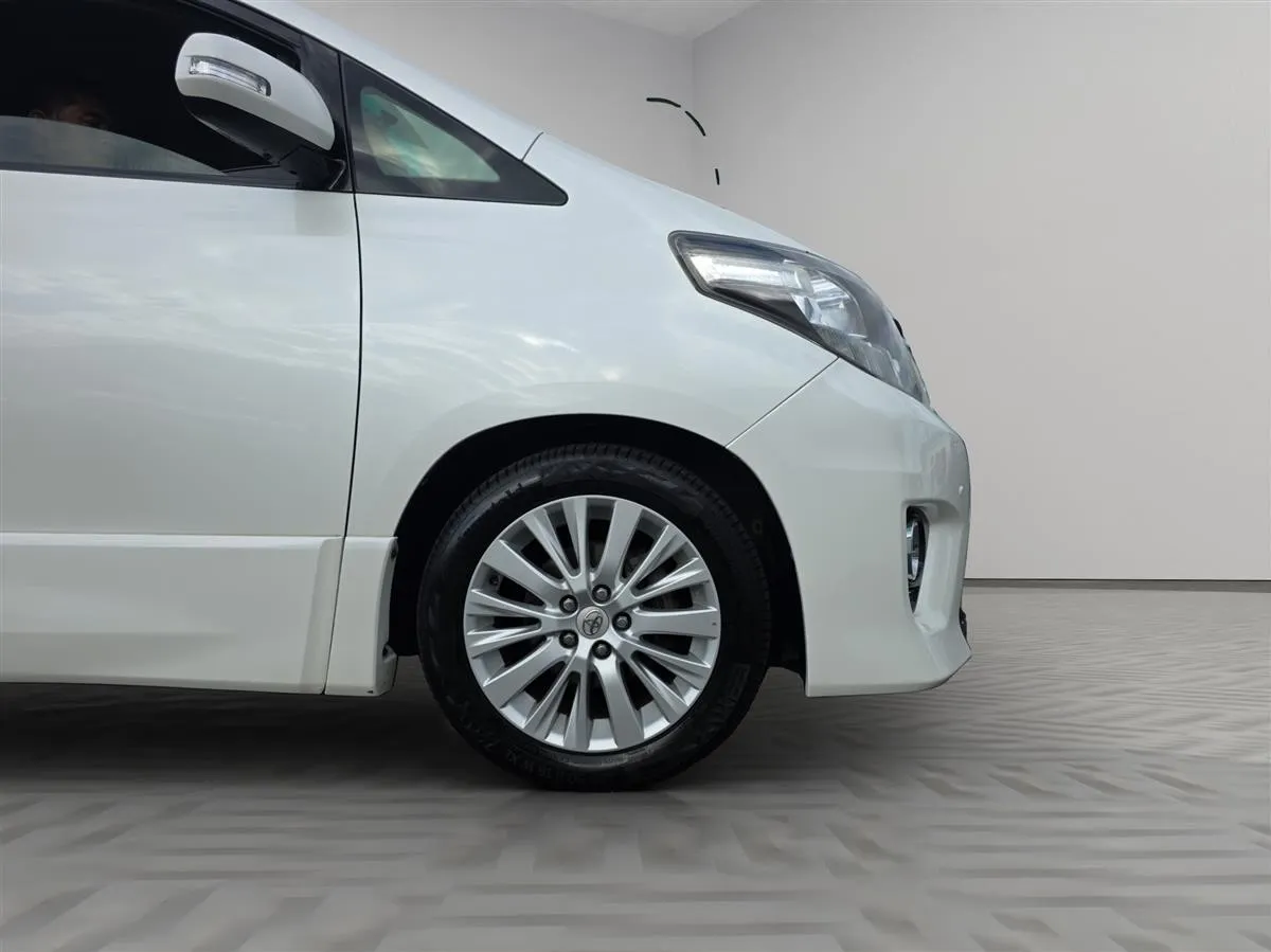 2012 Toyota Alphard Cruise control, Dark Interior Station