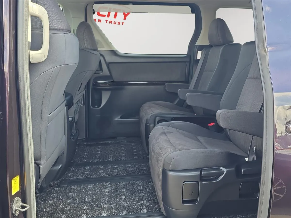 2012 Toyota Vellfire ZR, HYBRID, 7 Seater Station