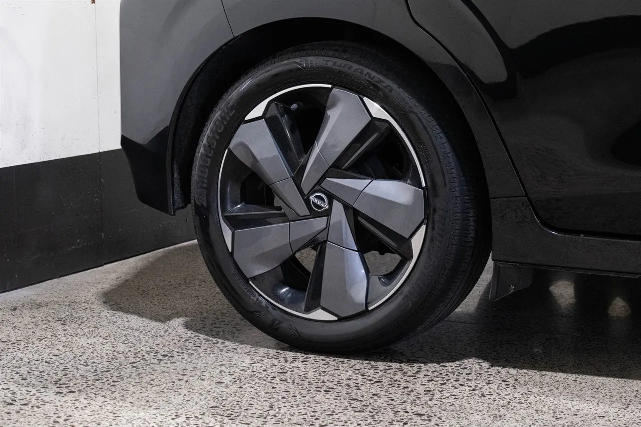 2022 Nissan Note Aura G Hybrid BOSE!