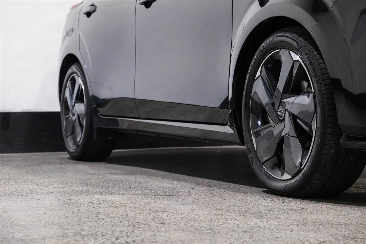 2022 Nissan Note Aura G Hybrid BOSE!