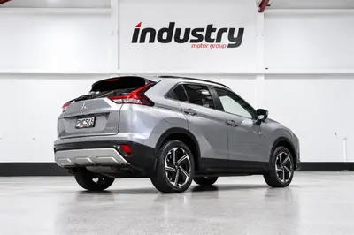 2022 Mitsubishi Eclipse XLS PHEV/4WD/AT photo 3