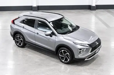 2022 Mitsubishi Eclipse XLS PHEV/4WD/AT photo 2