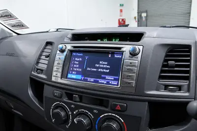 2015 Toyota Hilux 2WD 3.0TD 5 SPEED photo 17