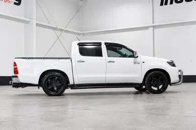 2015 Toyota Hilux 2WD 3.0TD 5 SPEED photo 7