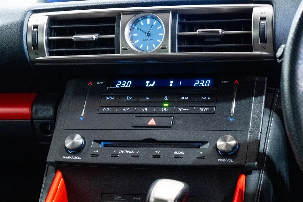 2014 Lexus IS 300h F-Sport Hybrid