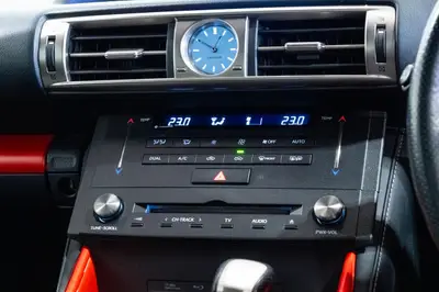 2014 Lexus IS 300h F-Sport Hybrid photo 17