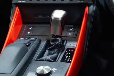 2014 Lexus IS 300h F-Sport Hybrid photo 18