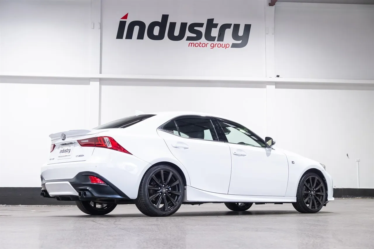 2014 Lexus IS 300h F-Sport Hybrid