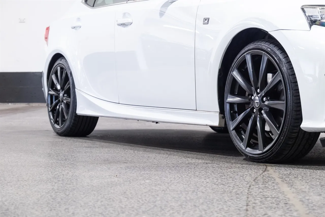 2014 Lexus IS 300h F-Sport Hybrid