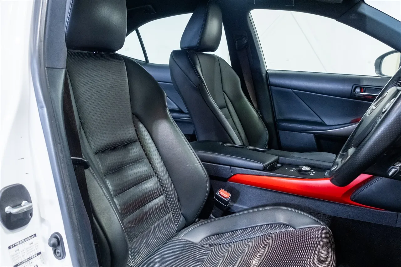 2014 Lexus IS 300h F-Sport Hybrid