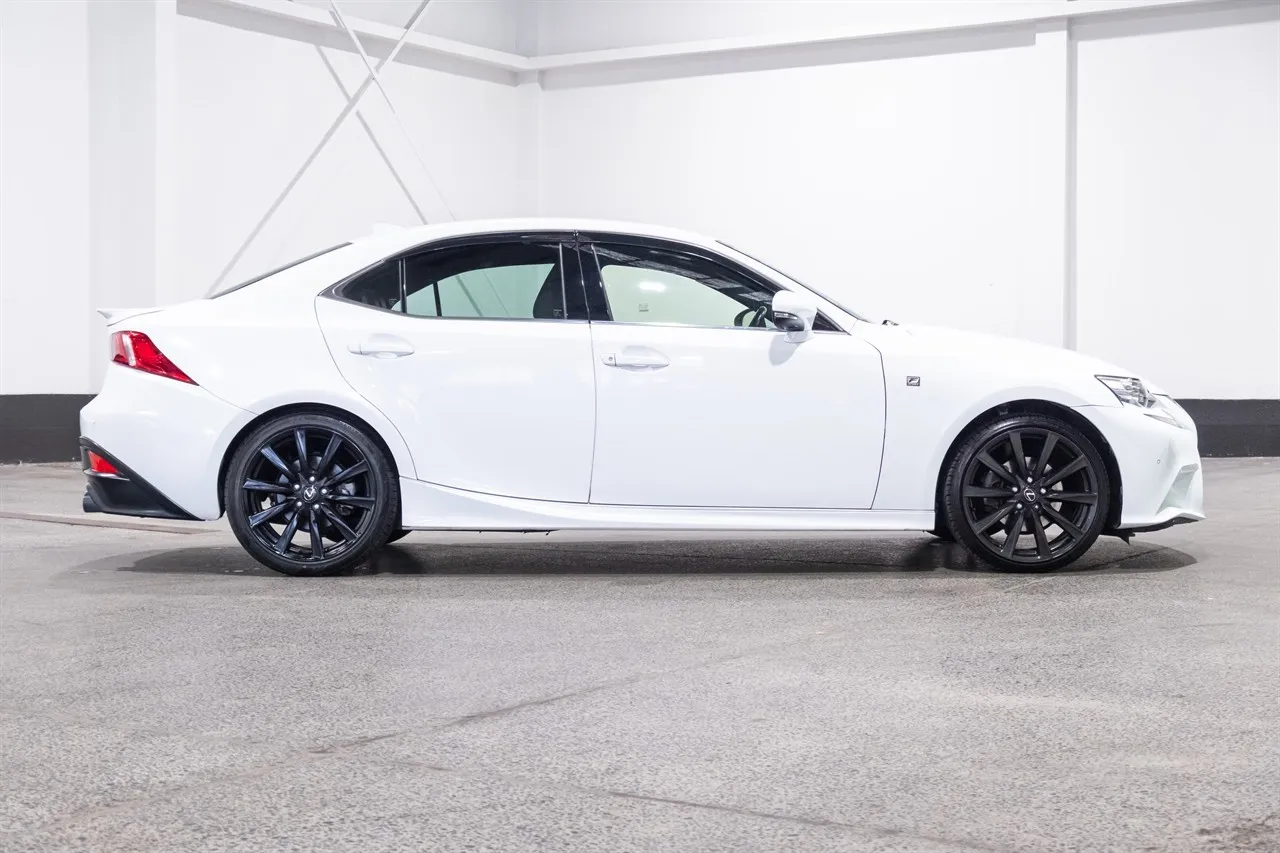 2014 Lexus IS 300h F-Sport Hybrid