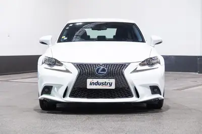 2014 Lexus IS 300h F-Sport Hybrid photo 11