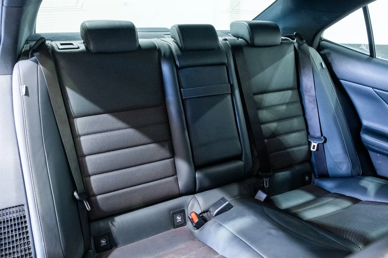 2014 Lexus IS 300h F-Sport Hybrid