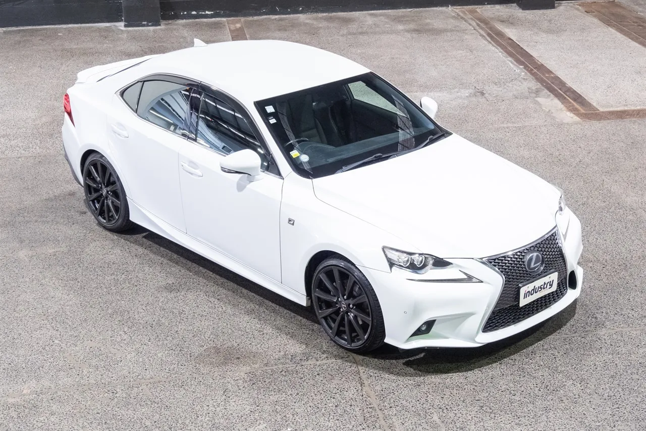 2014 Lexus IS 300h F-Sport Hybrid
