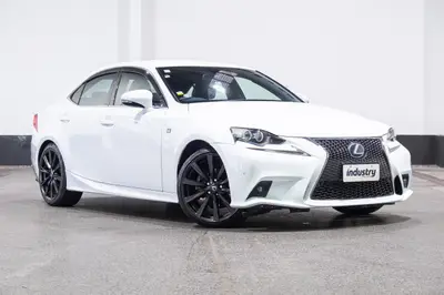2014 Lexus IS 300h F-Sport Hybrid photo 1
