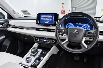 2022 Mitsubishi Outlander VRX PHEV/4WD/AT photo 16