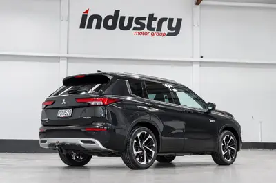 2022 Mitsubishi Outlander VRX PHEV/4WD/AT photo 3