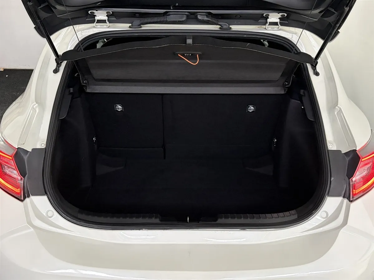 2019 Toyota Corolla Sport 1.8L Hybrid CarPlay, photo 6 of 18