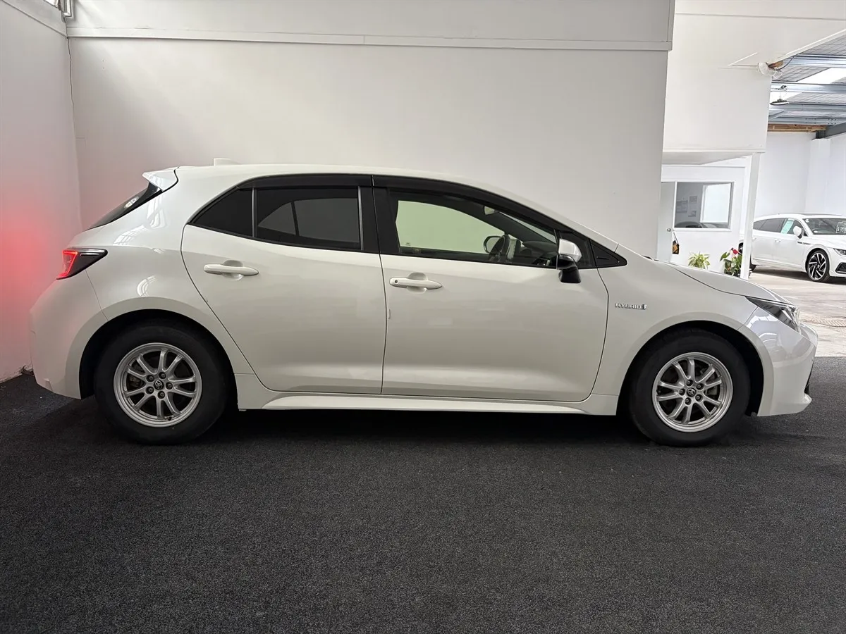 2019 Toyota Corolla Sport 1.8L Hybrid CarPlay, photo 3 of 18
