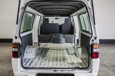 2015 Mitsubishi L300 LWB 2.4P photo 10