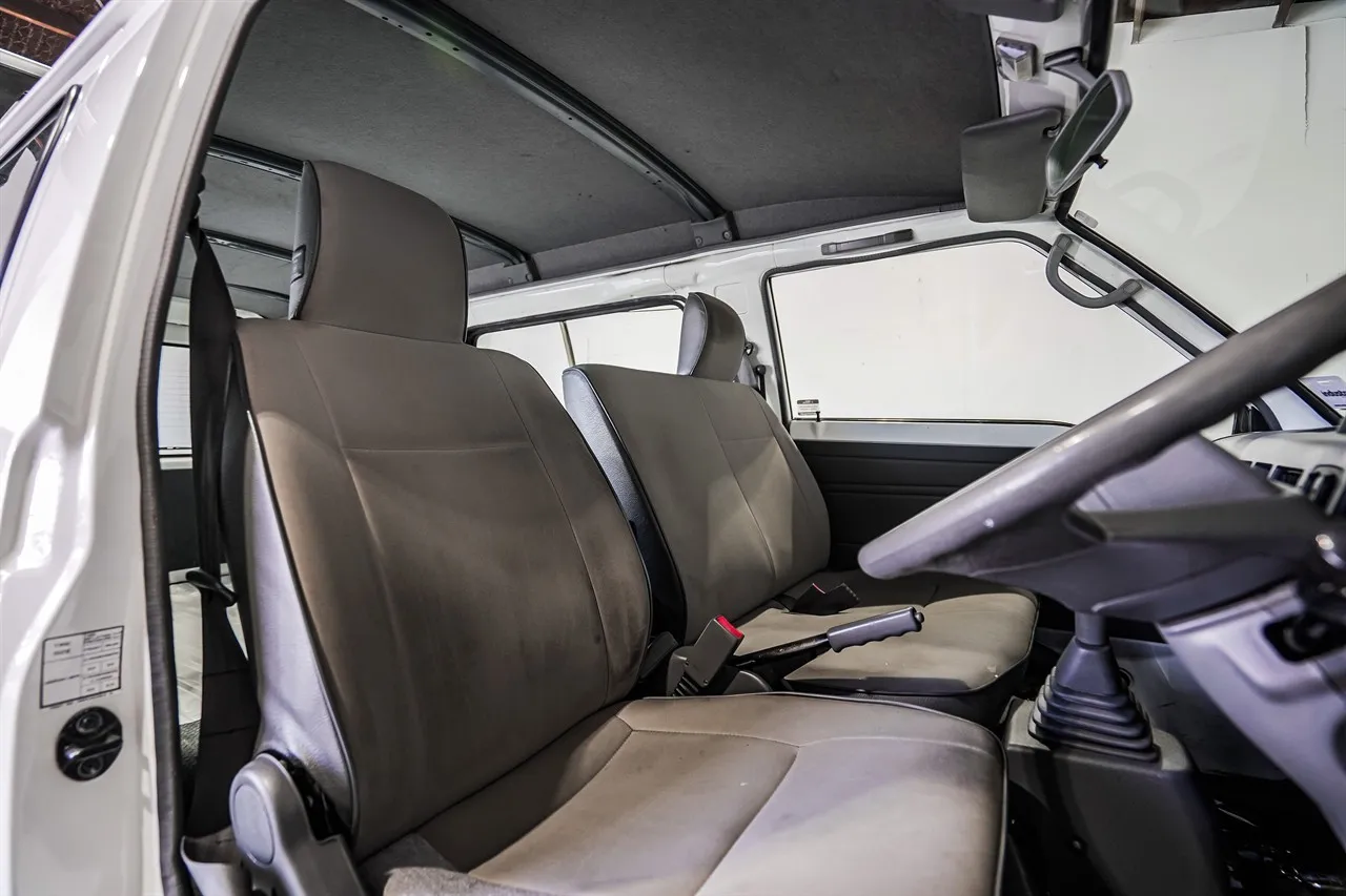 2015 Mitsubishi L300 LWB 2.4P