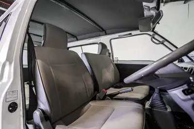 2015 Mitsubishi L300 LWB 2.4P photo 3