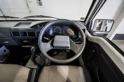 2015 Mitsubishi L300 LWB 2.4P photo 15