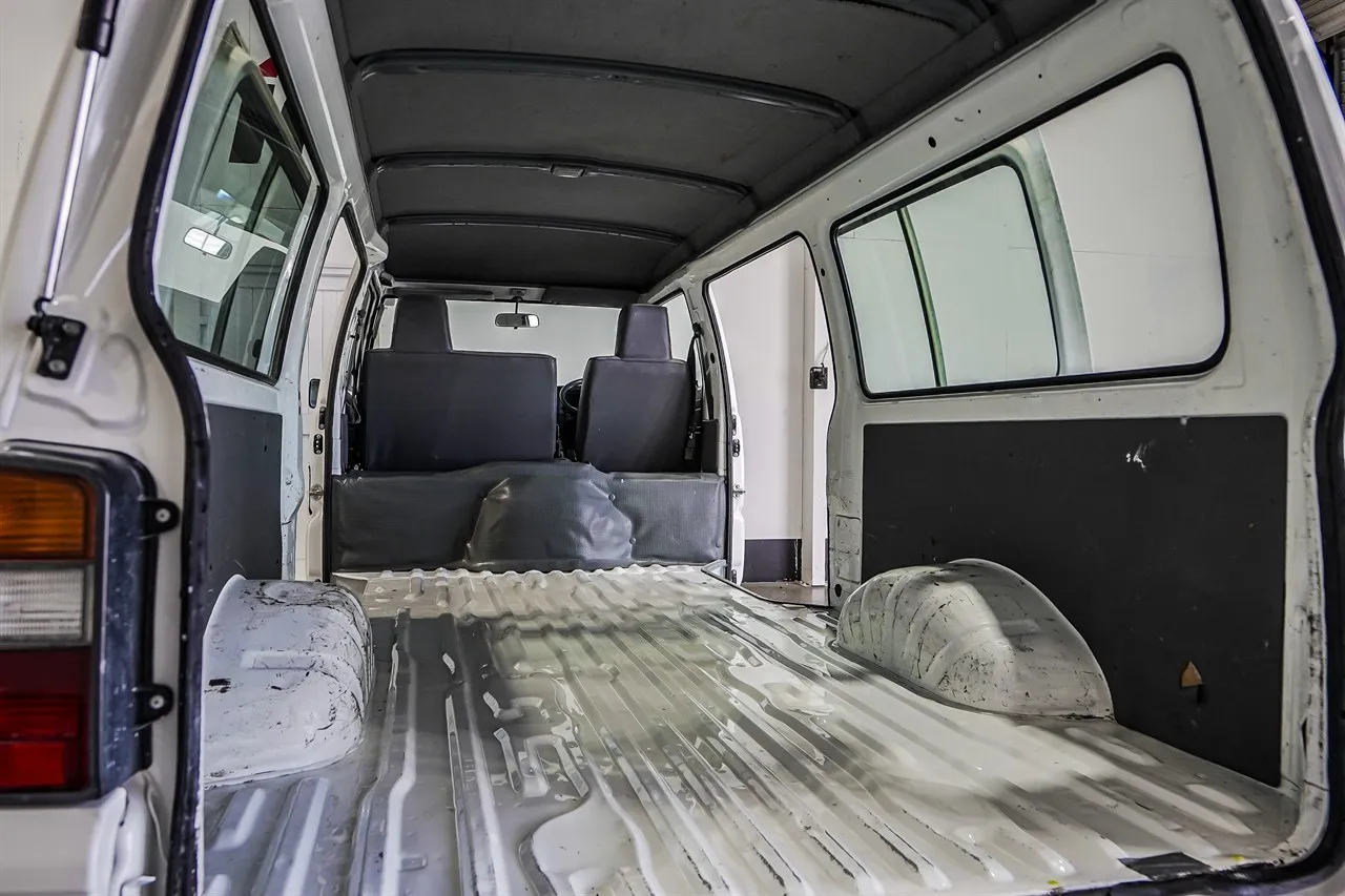 2015 Mitsubishi L300 LWB 2.4P