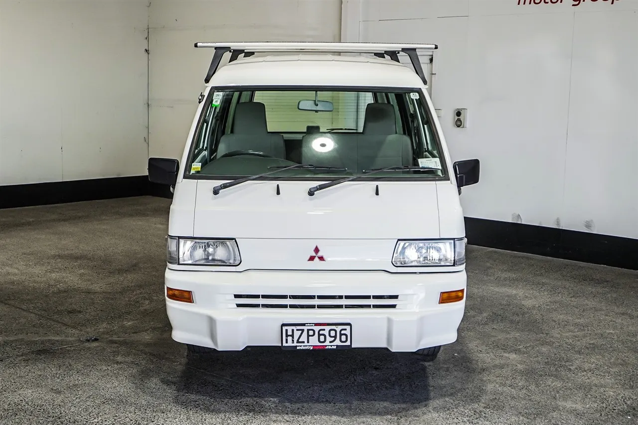 2015 Mitsubishi L300 LWB 2.4P