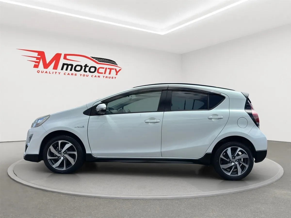 2016 Toyota Aqua X-URBAN, HALF LEATHER SEATS