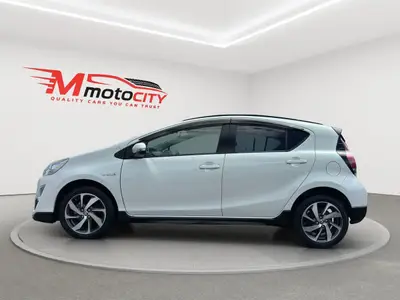 2016 Toyota Aqua X-URBAN, HALF LEATHER SEATS photo 6