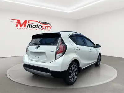 2016 Toyota Aqua X-URBAN, HALF LEATHER SEATS photo 3
