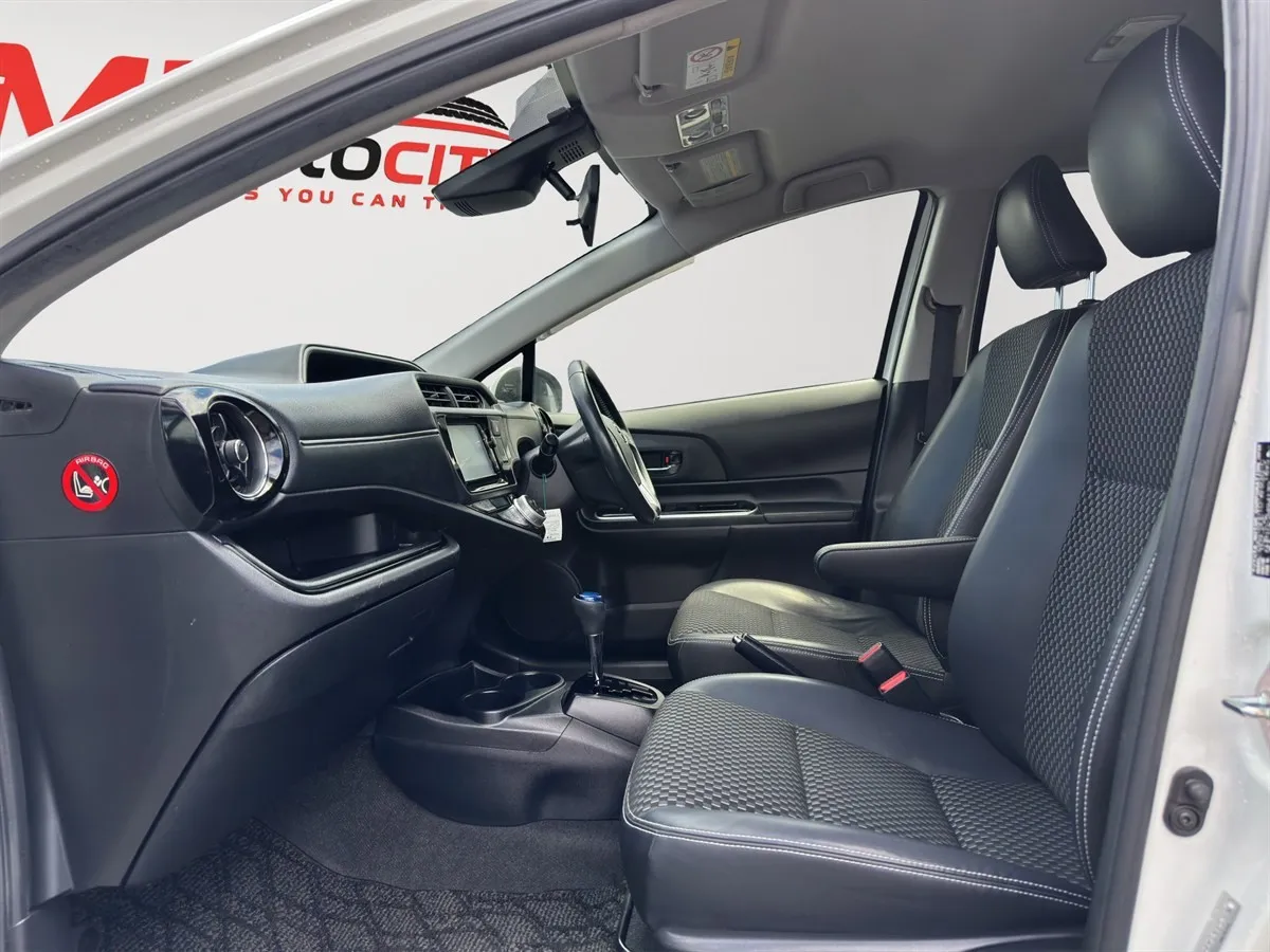 2016 Toyota Aqua X-URBAN, HALF LEATHER SEATS