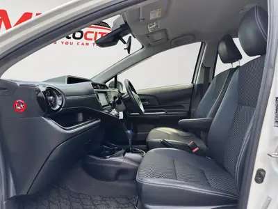 2016 Toyota Aqua X-URBAN, HALF LEATHER SEATS photo 16