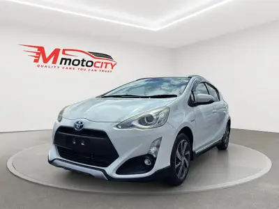 2016 Toyota Aqua X-URBAN, HALF LEATHER SEATS photo 7