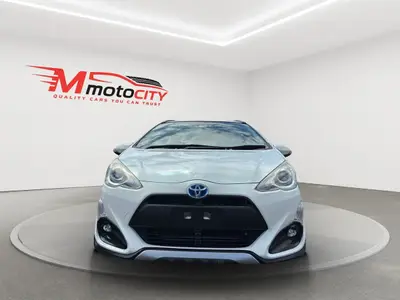 2016 Toyota Aqua X-URBAN, HALF LEATHER SEATS photo 8