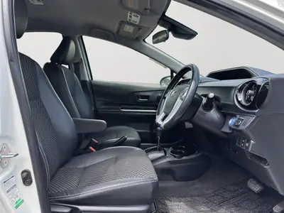 2016 Toyota Aqua X-URBAN, HALF LEATHER SEATS photo 13