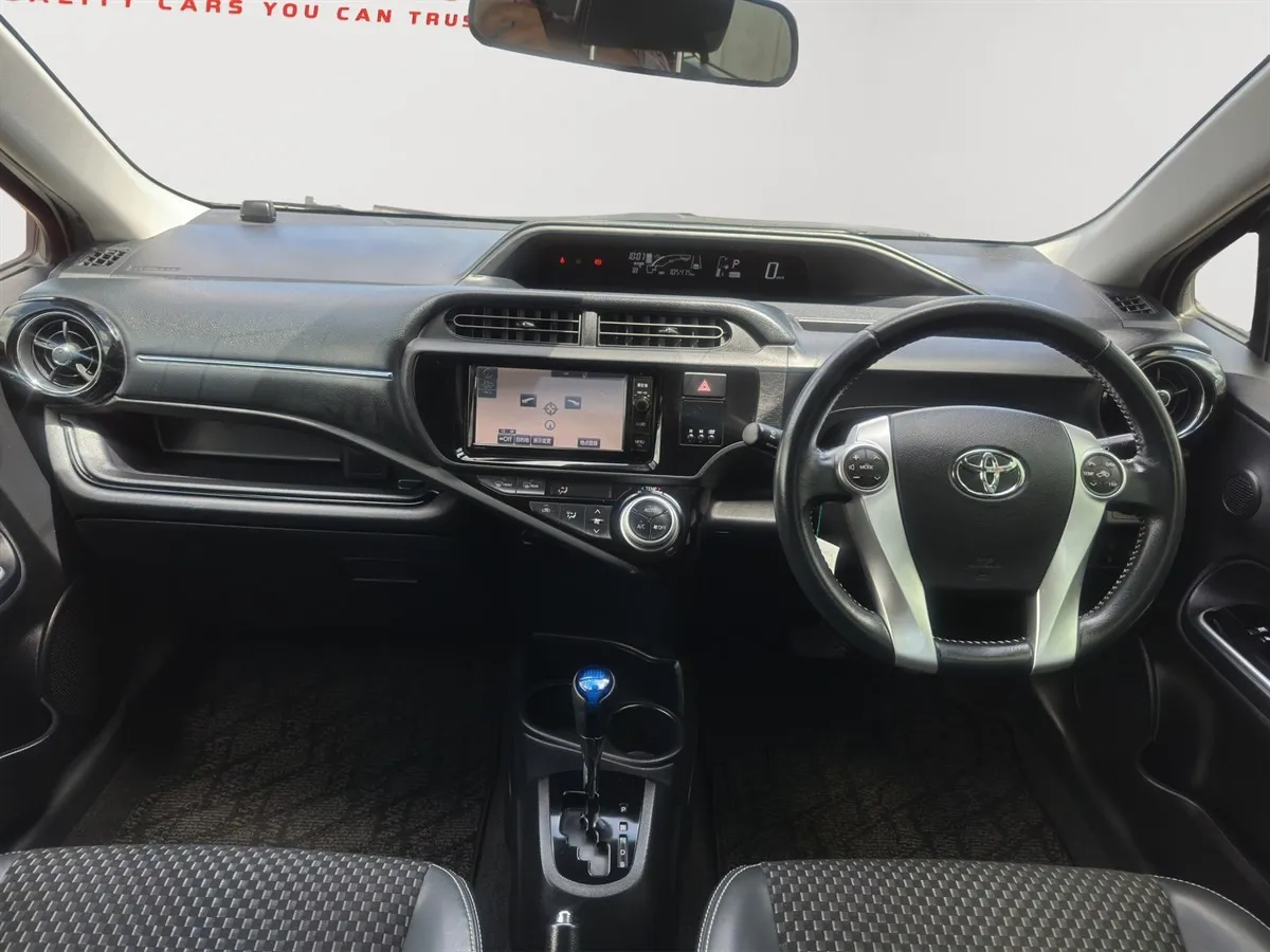 2016 Toyota Aqua X-URBAN, HALF LEATHER SEATS