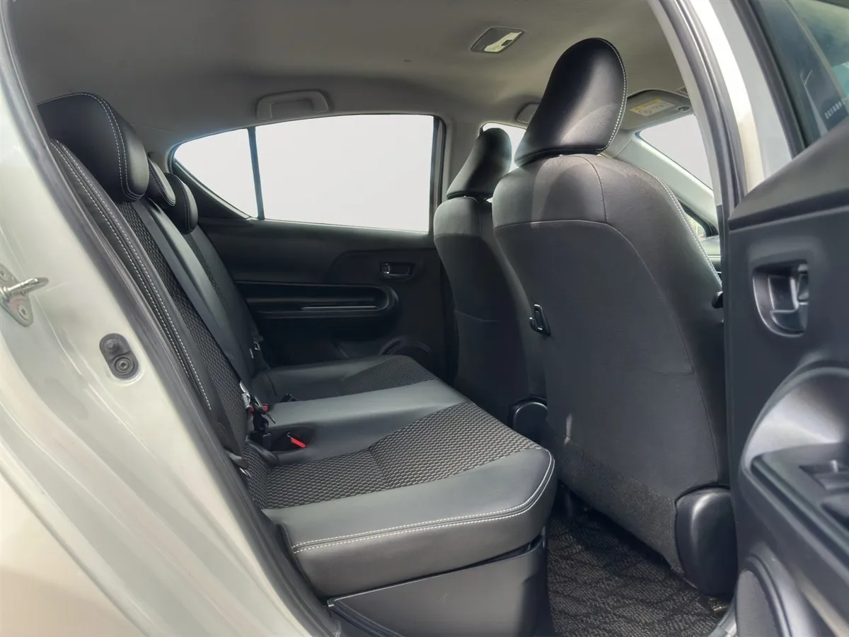 2016 Toyota Aqua X-URBAN, HALF LEATHER SEATS