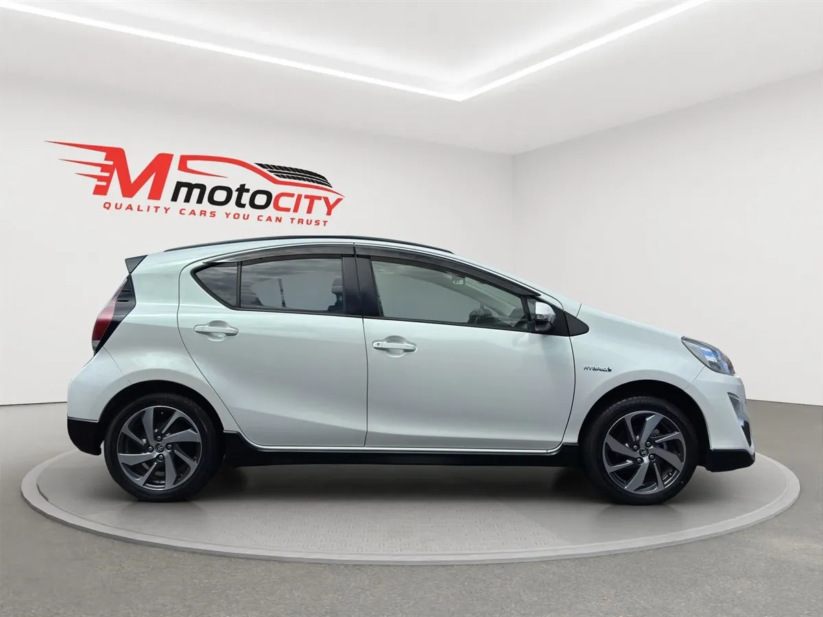 2016 Toyota Aqua X-URBAN, HALF LEATHER SEATS