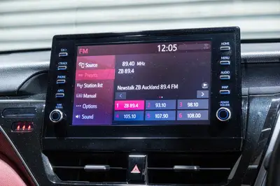2021 Toyota Camry SX Hybrid NZ New photo 18