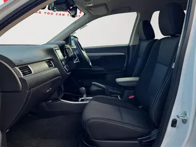 2018 Mitsubishi Outlander 7 Seater, Radar Cruise RV/ photo 17