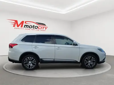 2018 Mitsubishi Outlander 7 Seater, Radar Cruise RV/ photo 2