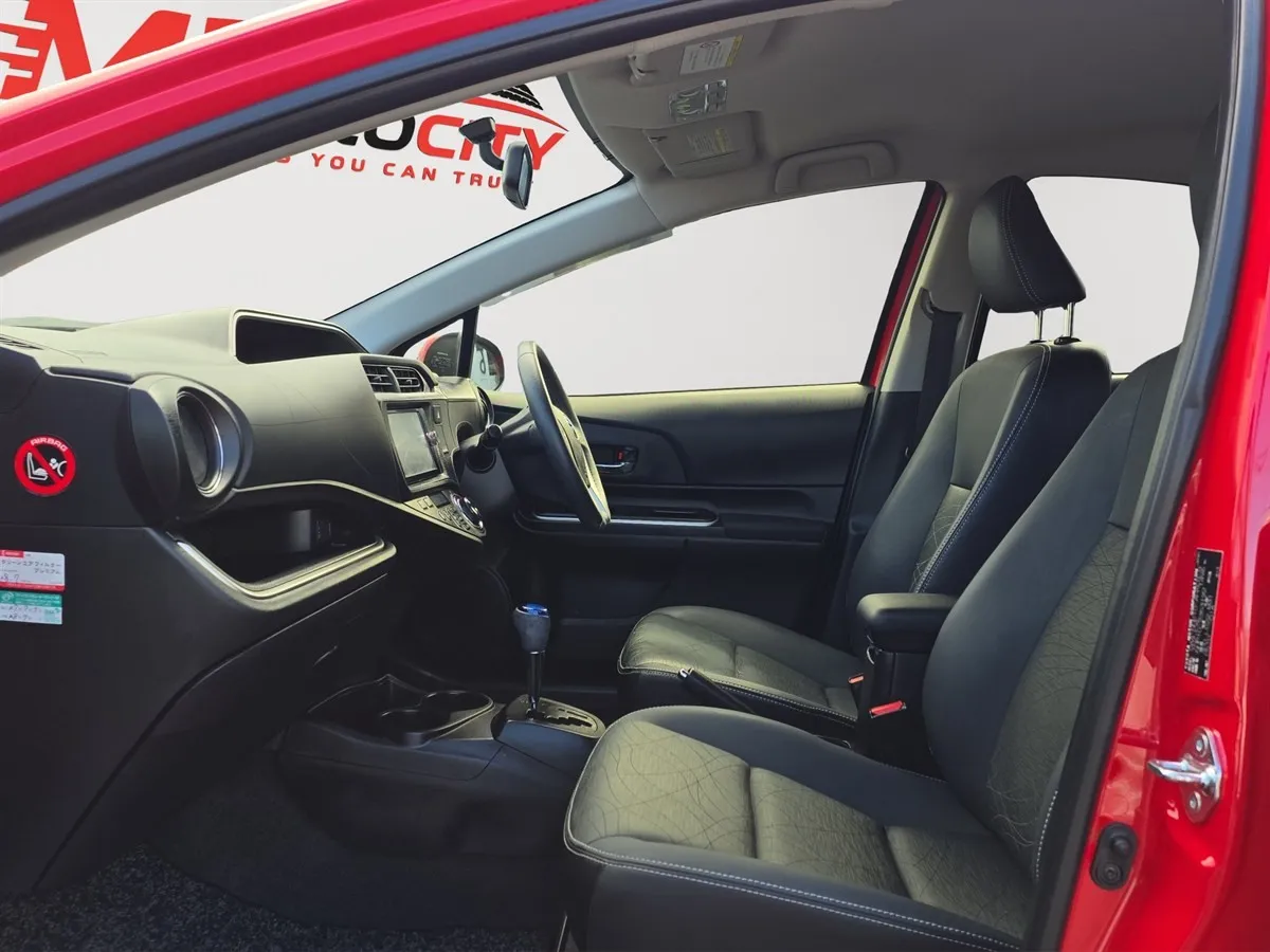 2014 Toyota Aqua Soft Leather Package, Push Start