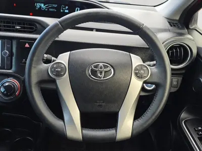 2014 Toyota Aqua Soft Leather Package, Push Start photo 17
