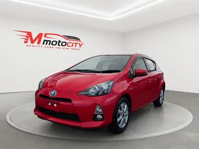 2014 Toyota Aqua Soft Leather Package, Push Start photo 6