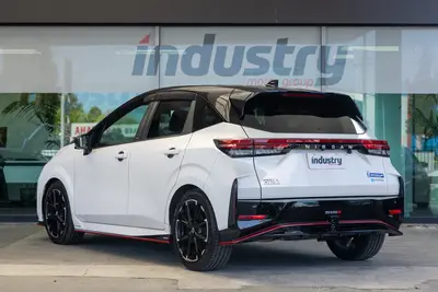 2021 Nissan Note Aura Nismo Hybrid photo 2