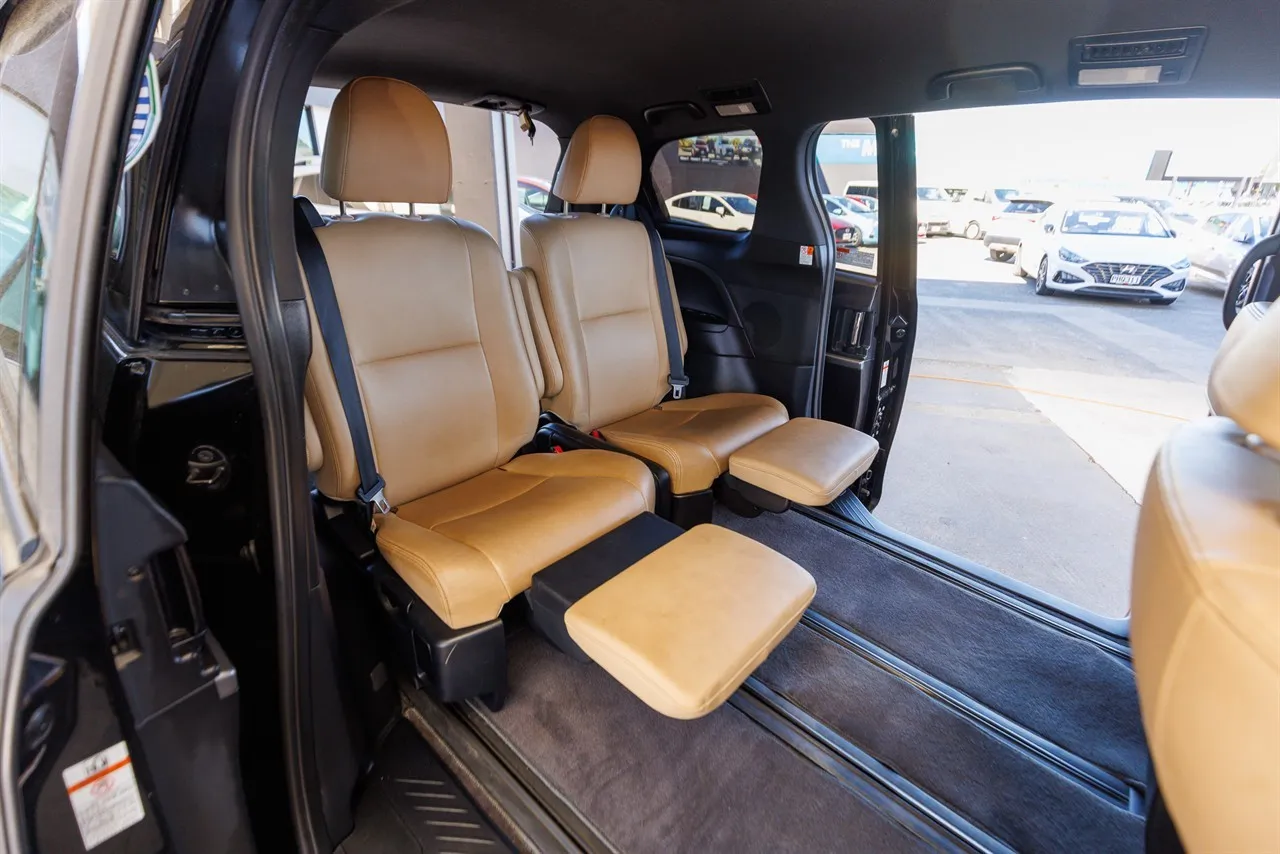 2015 Toyota Estima Hybrid Premium 7Seat
